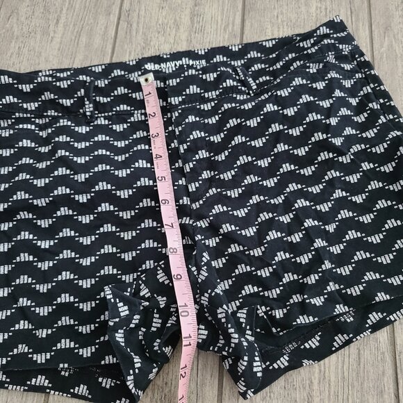 Old Navy Pixie Shorts Black White Geometric Print Size 8 Regular - Picture 8 of 11